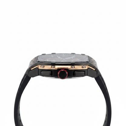 Reloj Curren tonneau negro – perfil lateral corona roja