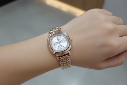 Reloj en muñeca femenina