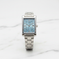 Reloj Casio rectangular — vista frontal flat lay
