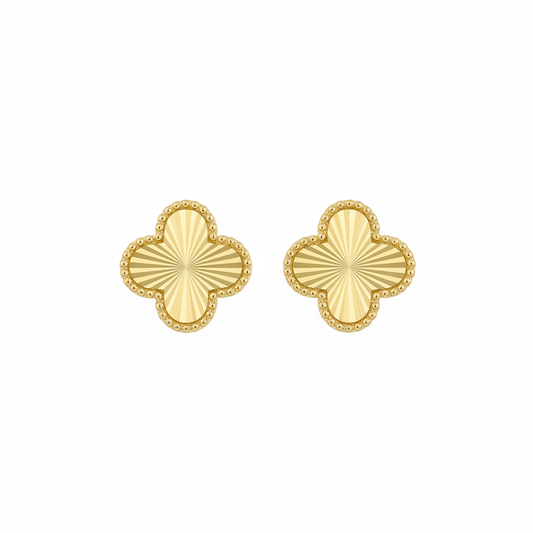 Aretes trébol oro 18k fondo blanco sin exhibidor