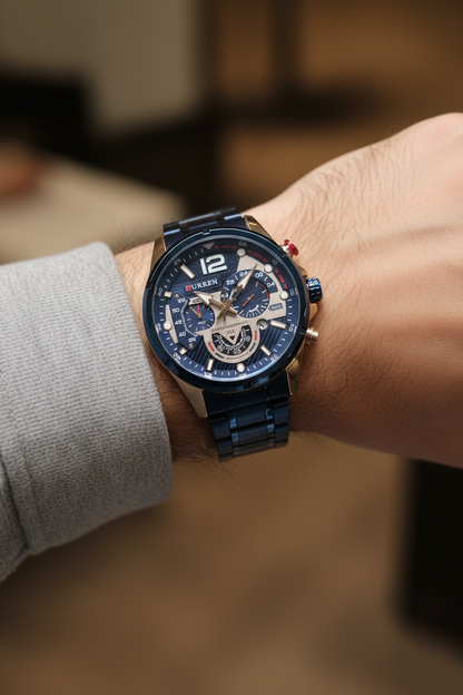 Reloj Curren azul total en muñeca masculina