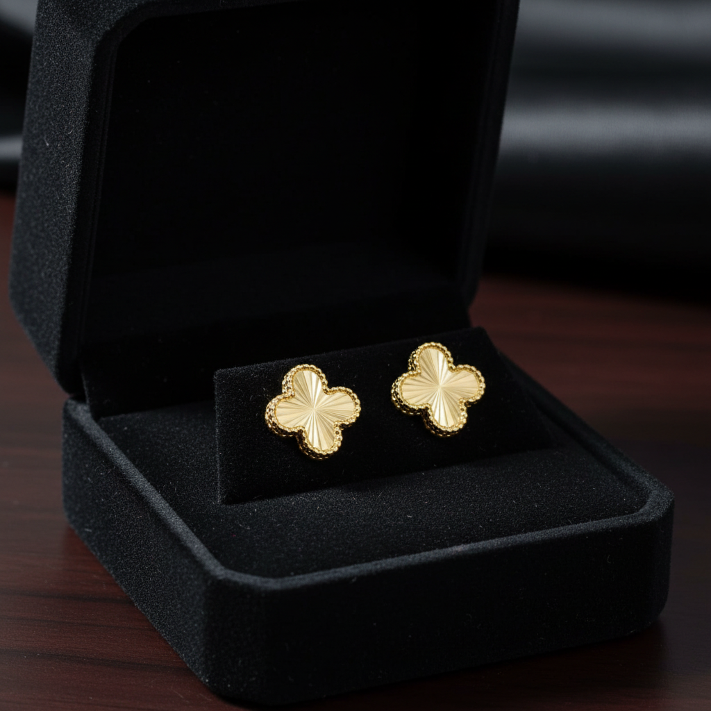 Aretes trébol oro 18k en cofre