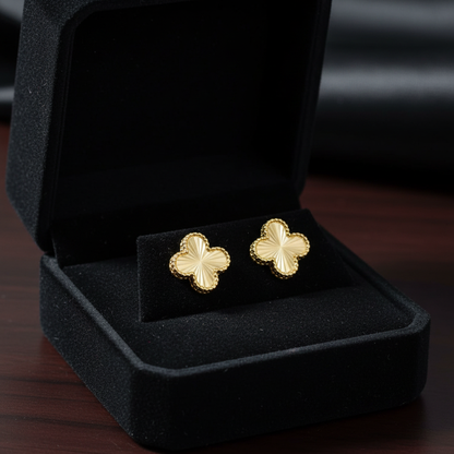 Aretes trébol oro 18k en cofre