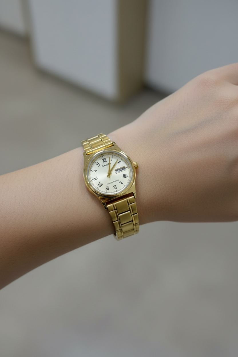 Reloj Casio REF 10300 - en muñeca femenina