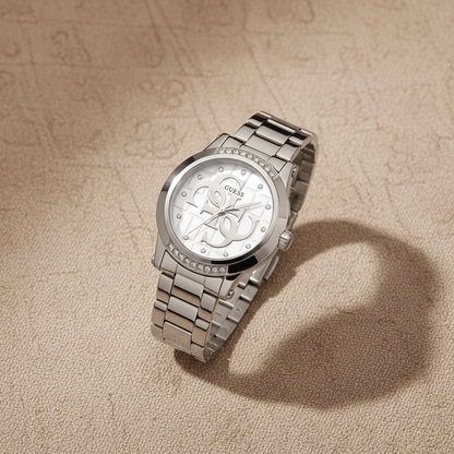 Reloj Guess RAS Plateado - Flat lay elegante