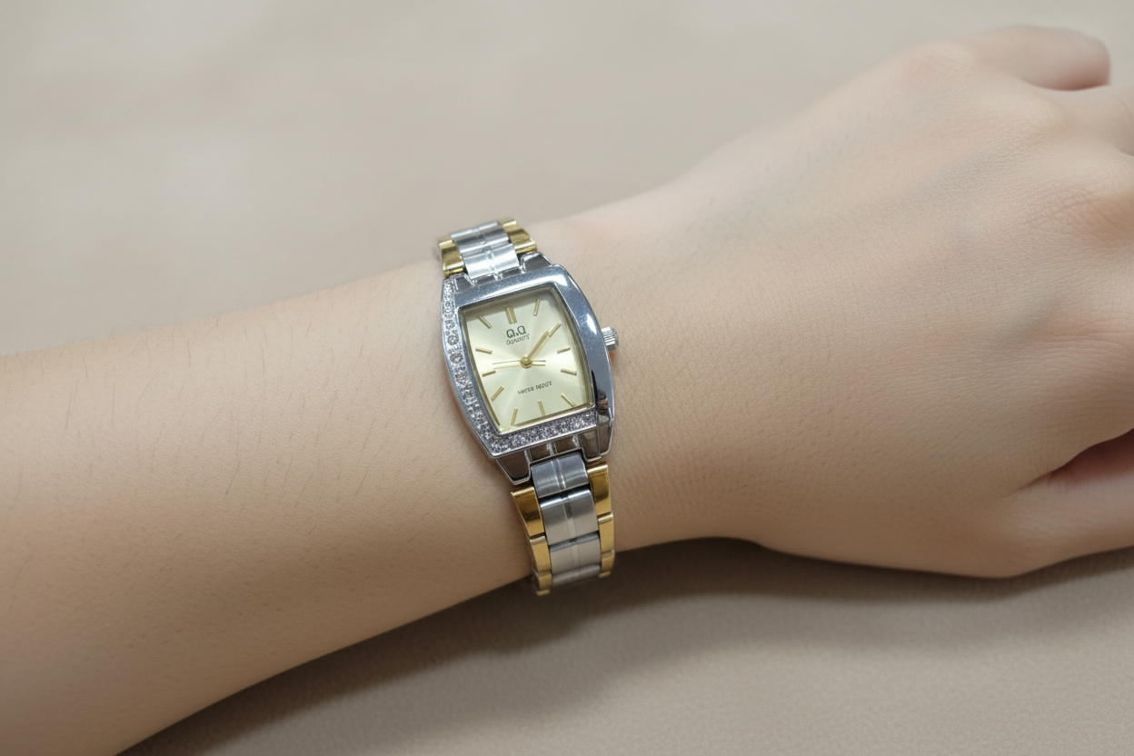 Reloj en muñeca femenina