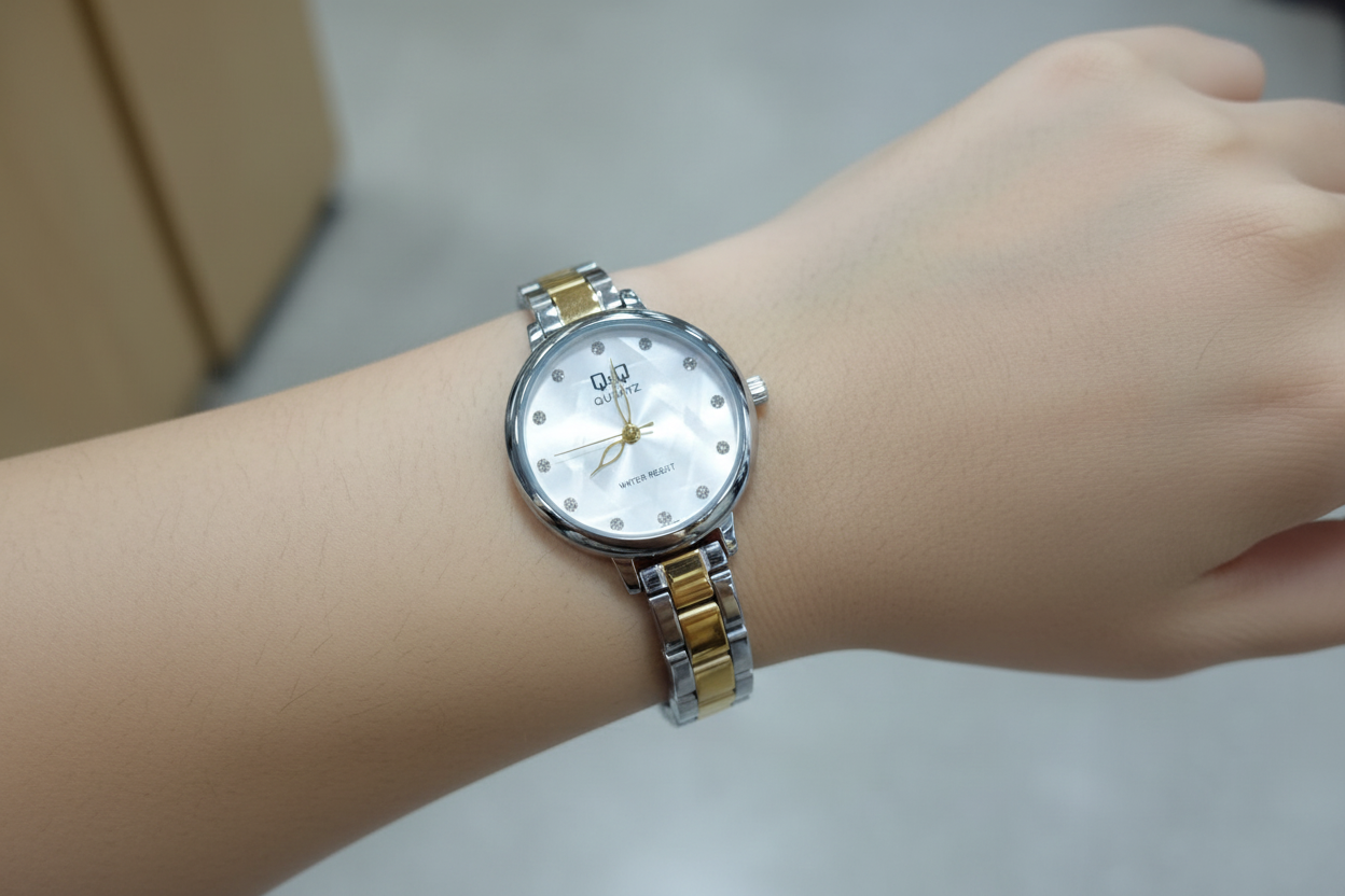 Reloj en muñeca femenina