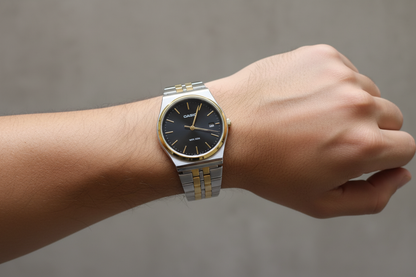 Casio Bicolor REF 18205 - en muñeca masculina