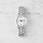 Reloj Casio dama — vista frontal flat lay