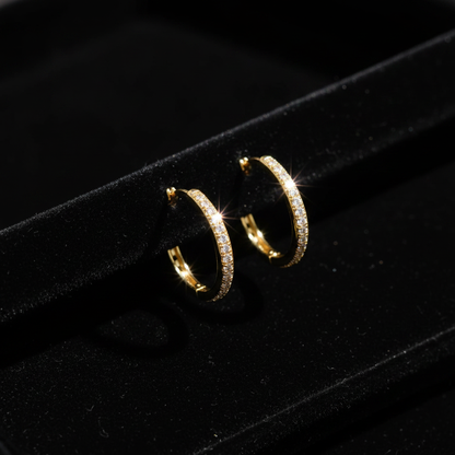 Argolla Oro 18K Zircones Pavé fondo negro editorial